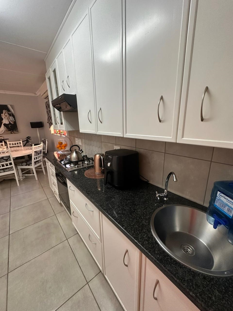 To Let 3 Bedroom Property for Rent in Flamwood North West